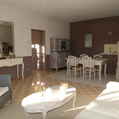 La Maison De Line Pensión 2*